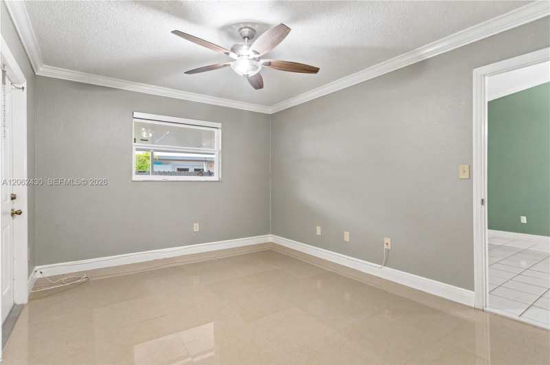 5471 W 27th Ct, Hialeah FL 33016