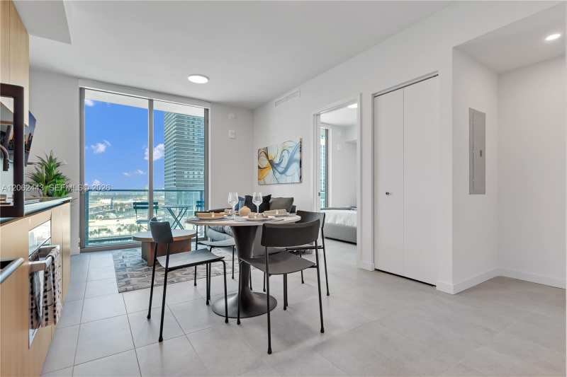 121 NE 5th St # 2013, Miami FL 33132