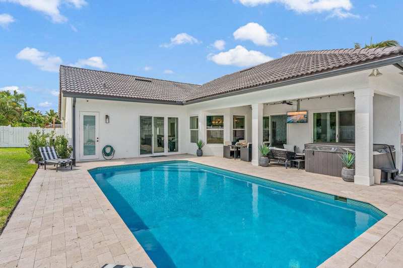 596 N Cypress Drive, Tequesta FL 33469