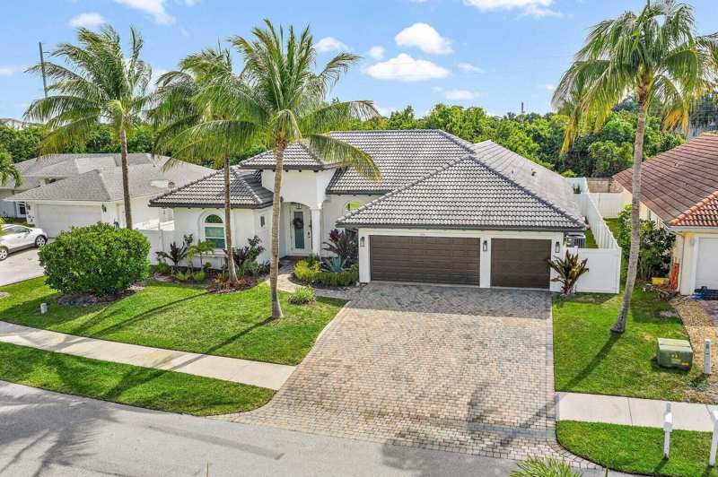 596 N Cypress Drive, Tequesta FL 33469