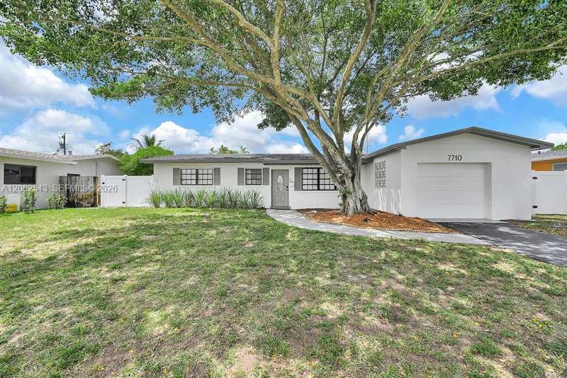 7710 NW 6th Ct, Pembroke Pines FL 33024