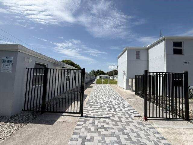 4393 Windsor Avenue # 21, West Palm Beach FL 33407