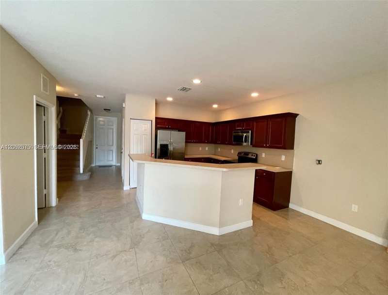 1015 NE 208th St, Miami FL 33179