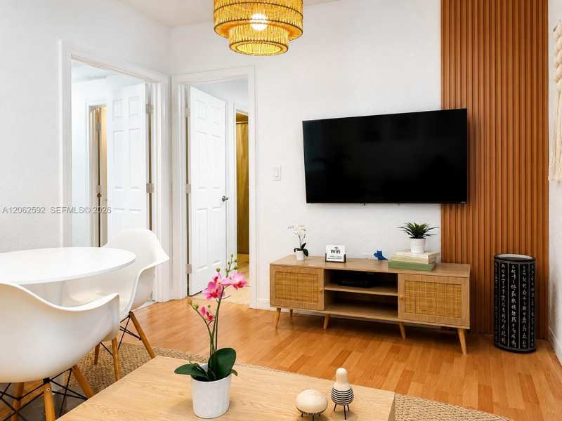 7326 Collins Ave # 207, Miami Beach FL 33141
