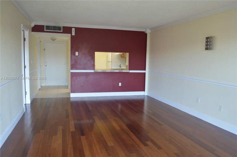 9320 Fontainebleau Blvd # 609, Miami FL 33172