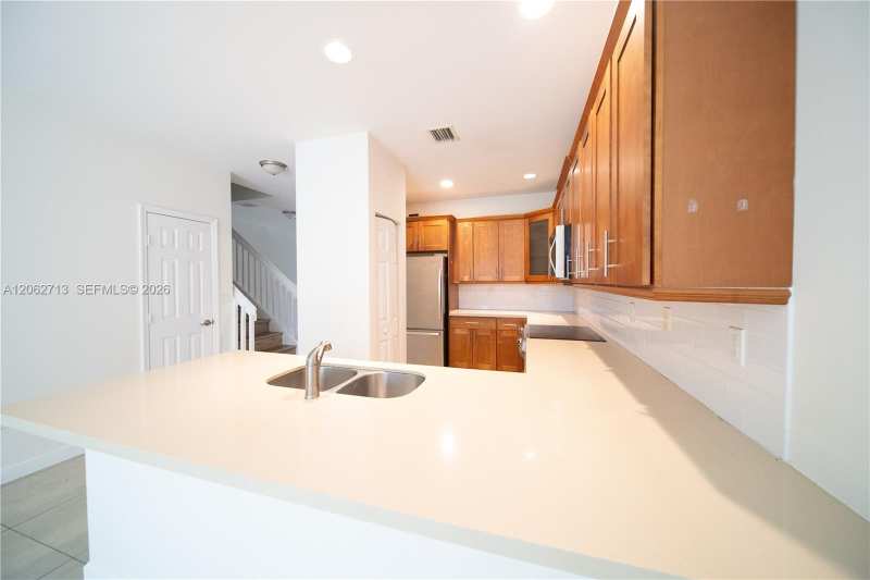 10440 NW 61st Ln, Doral FL 33178