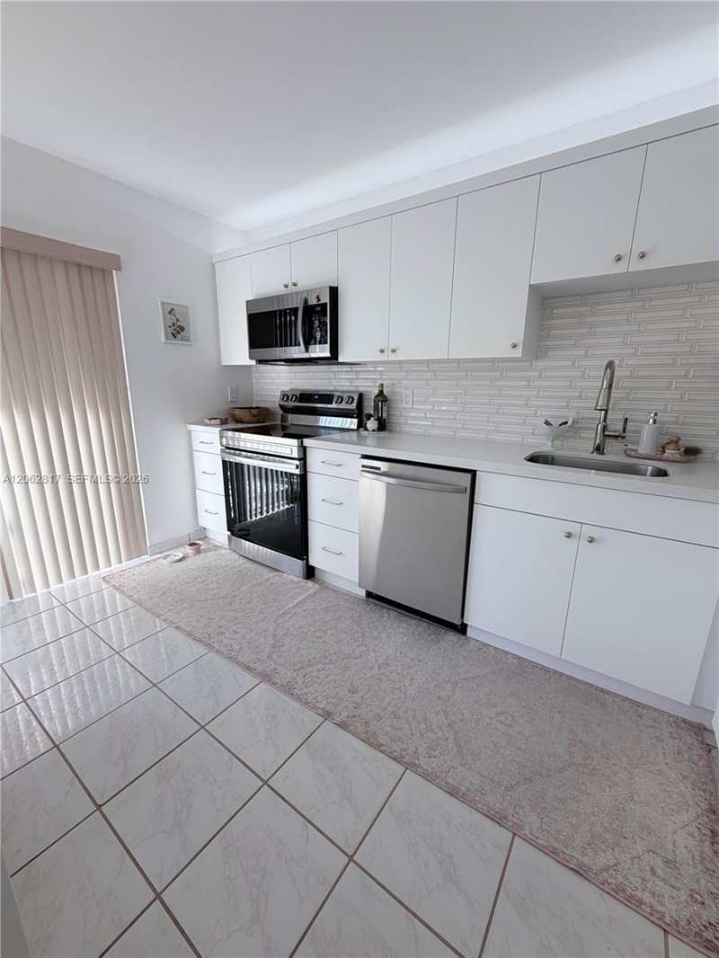 17000 NW 67th Ave # 112, Hialeah FL 33015