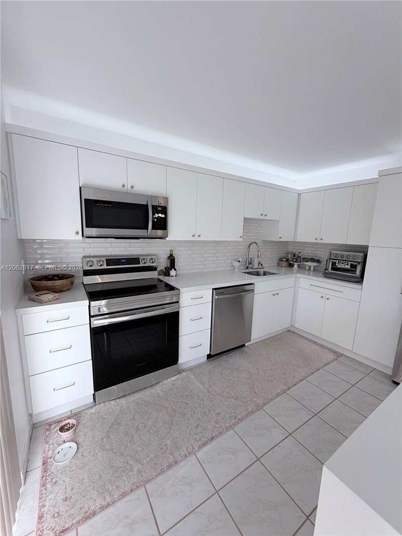 17000 NW 67th Ave # 112, Hialeah FL 33015