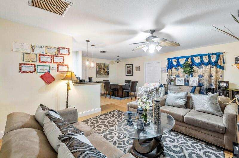 2 CROSSINGS Circle E, Boynton Beach FL 33435