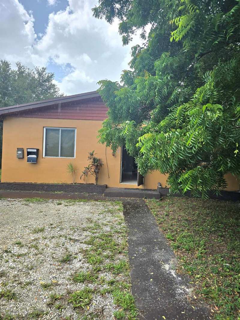 305 SW 14TH Street # 1, Dania Beach FL 33004