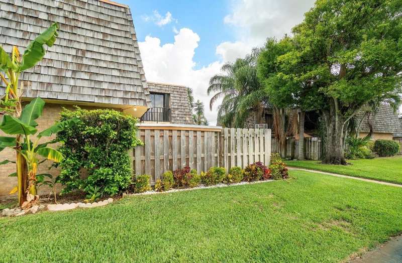 245 Woodland Road, Palm Springs FL 33461