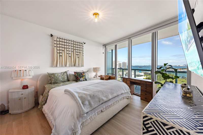 888 Biscayne Blvd # 2009, Miami FL 33132