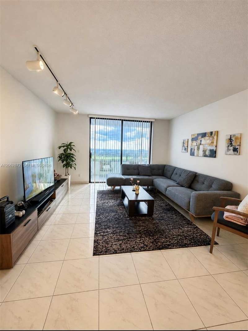 600 Three Islands Blvd # 1207, Hallandale Beach FL 33009