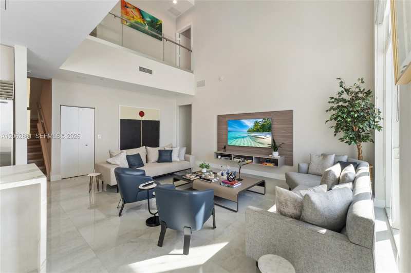 950 Brickell Bay Dr # 5507, Miami FL 33131