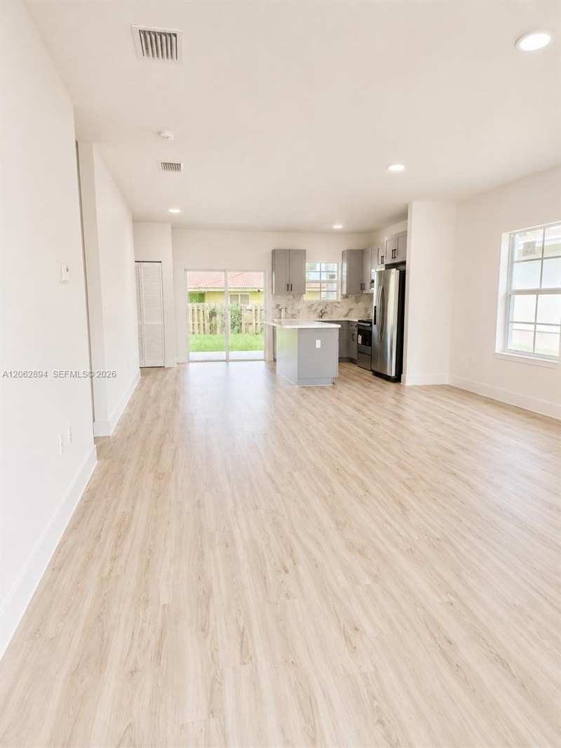 22055 Miami Ave, Miami FL 33170