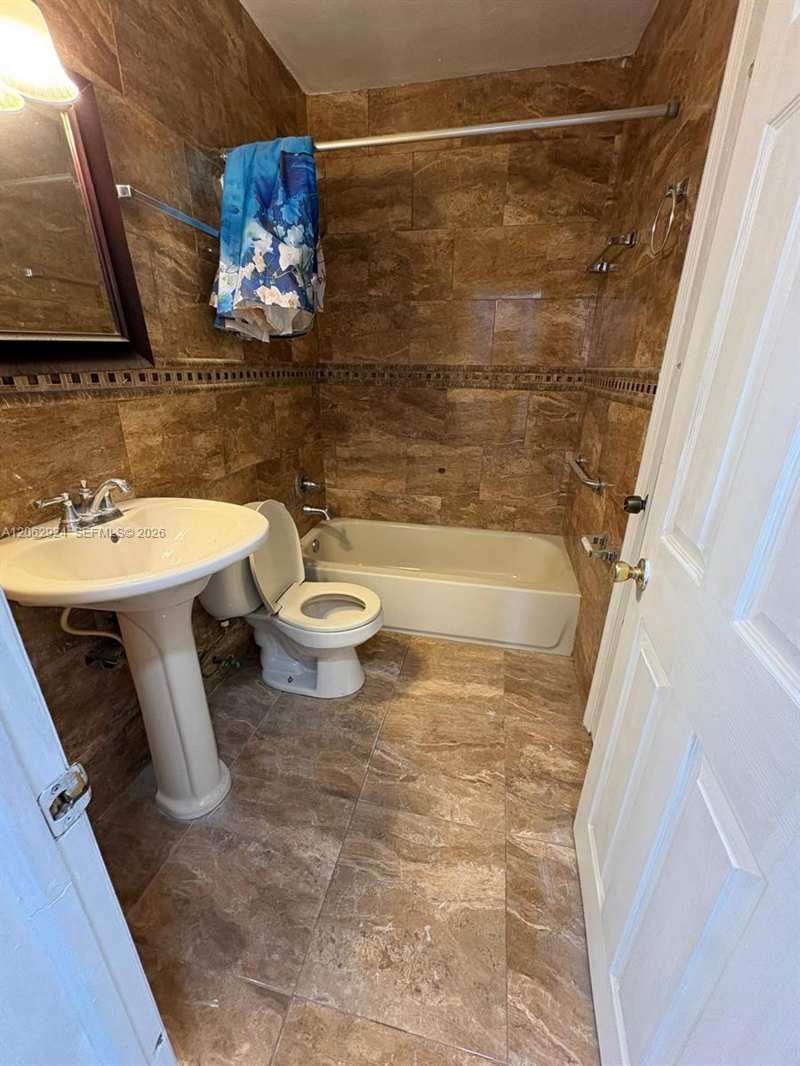 2531 NW 88th St, Miami FL 33147