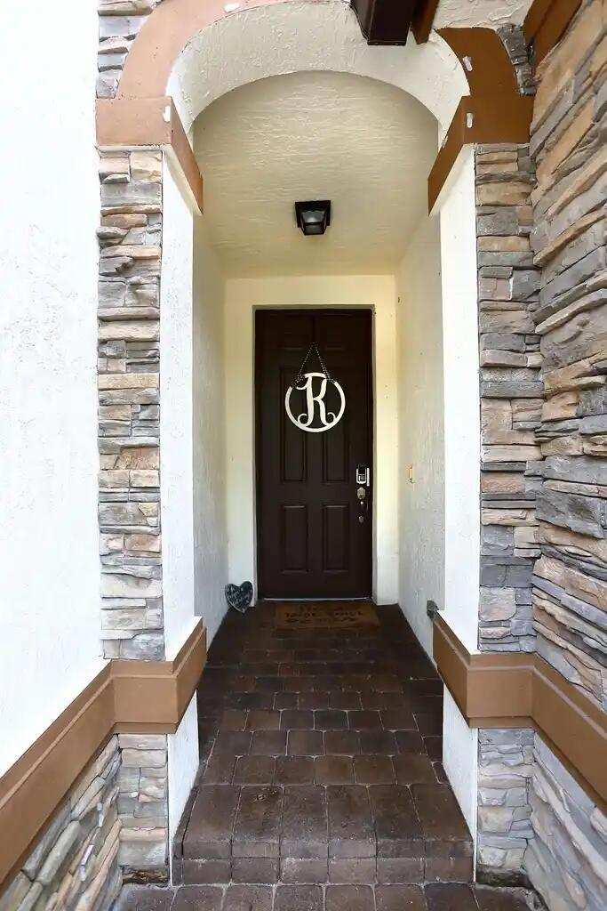 807 E Village Circle, Davie FL 33325