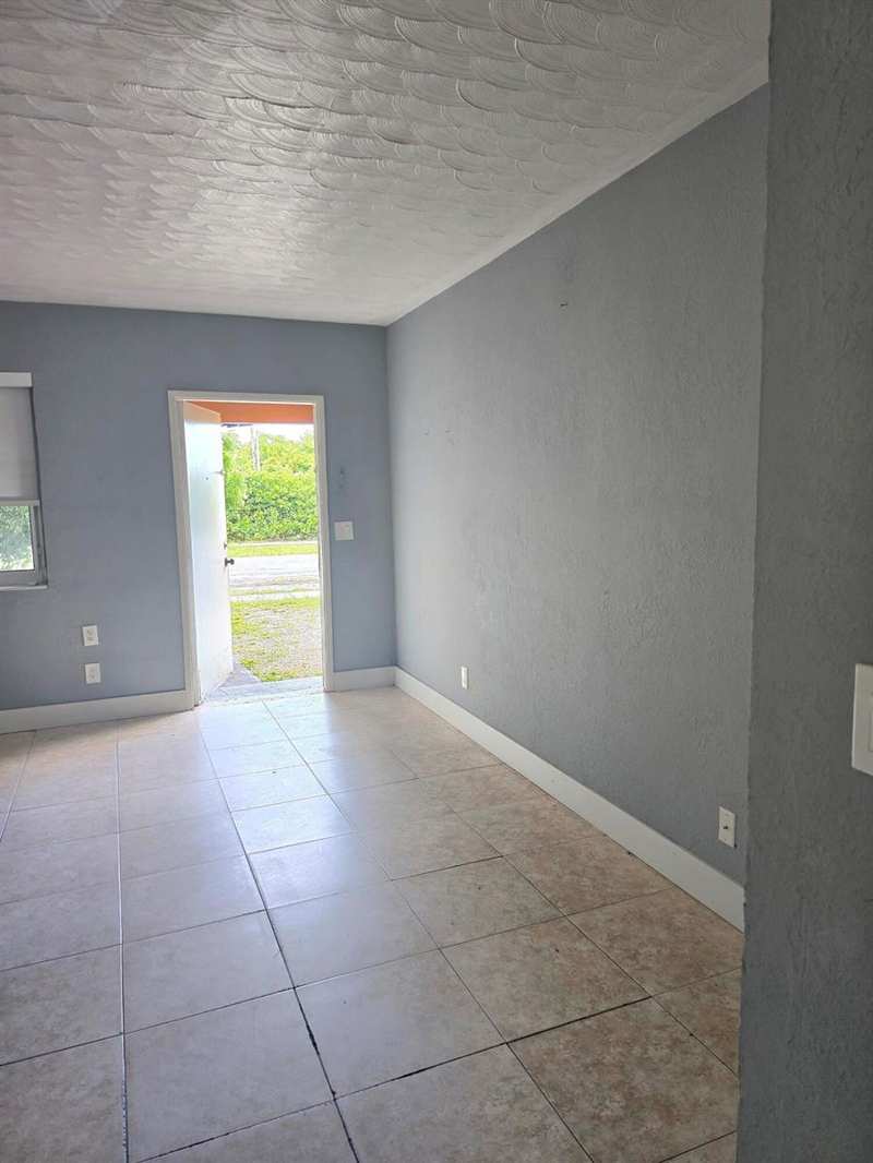 305 SW 14TH Street, Dania Beach FL 33004