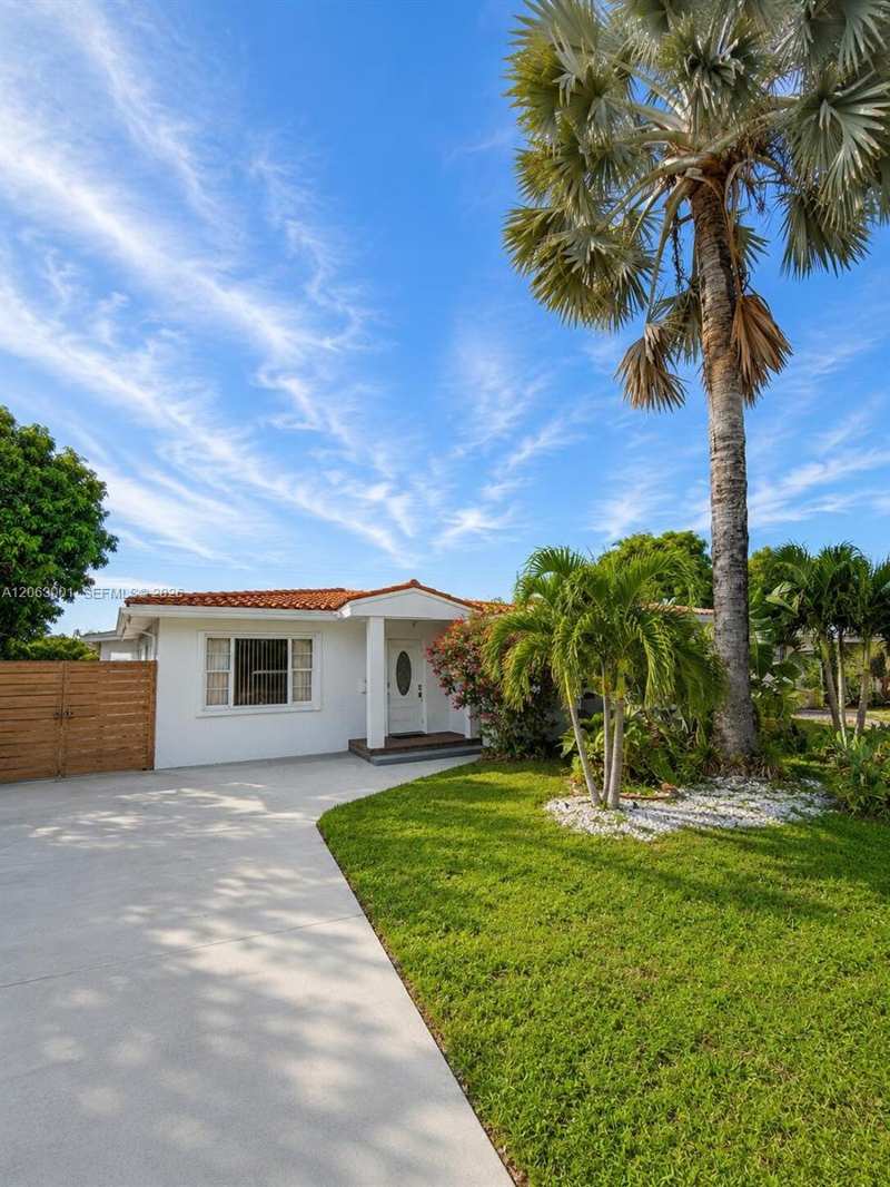 4730 NE 3rd Ave, Oakland Park FL 33334