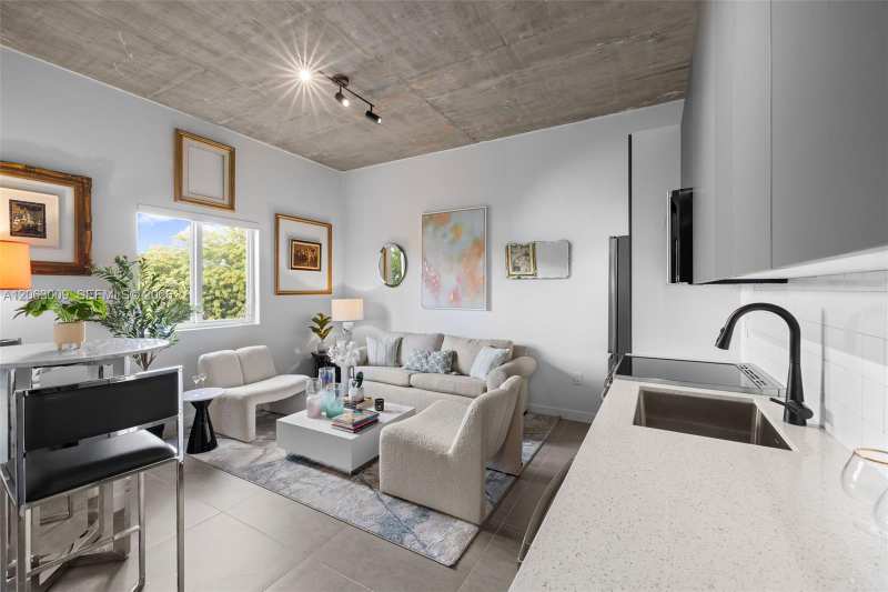 315 NW 32 ST # 303, Miami FL 33127