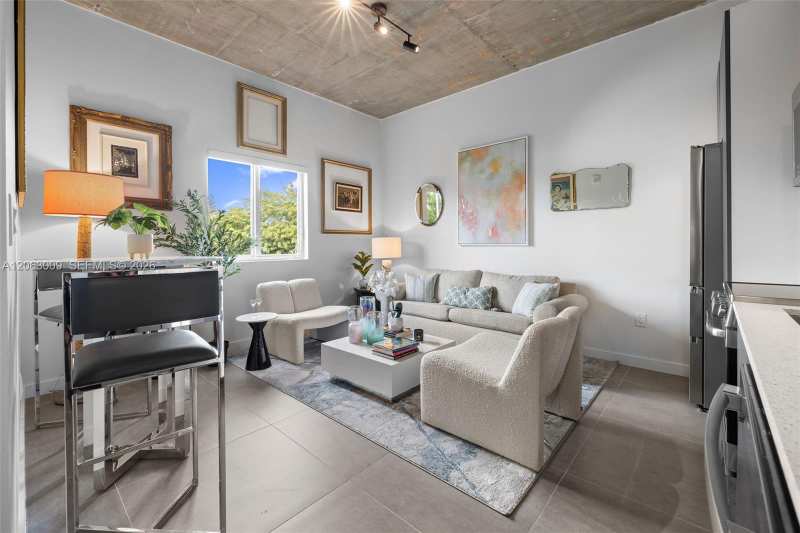 315 NW 32 ST # 303, Miami FL 33127