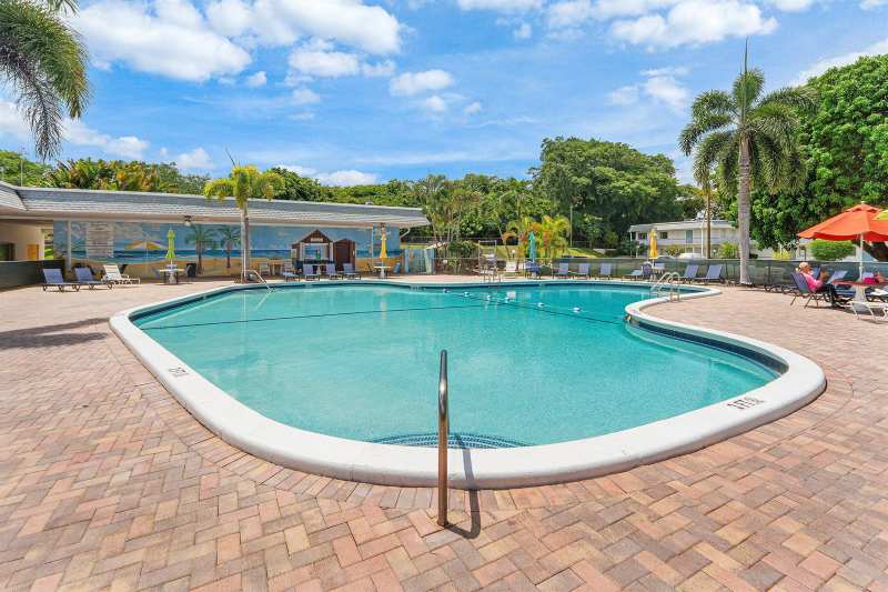 3120 LAKE OSBORNE Drive Bldg 7, FL 33461