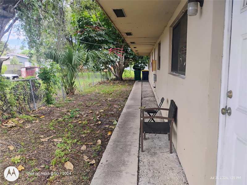 26 SW 6th Ave # 2, Dania Beach FL 33004