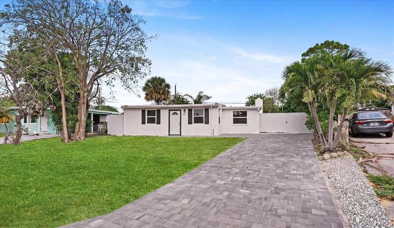 431 Ficus Tree Drive, Lantana FL 33462