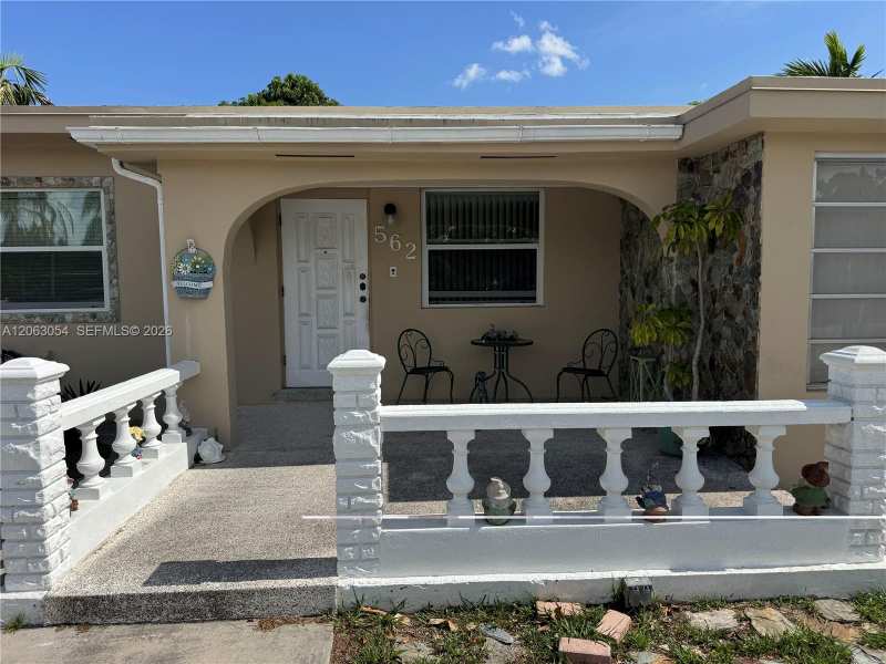 562 E 44th St, Hialeah FL 33013