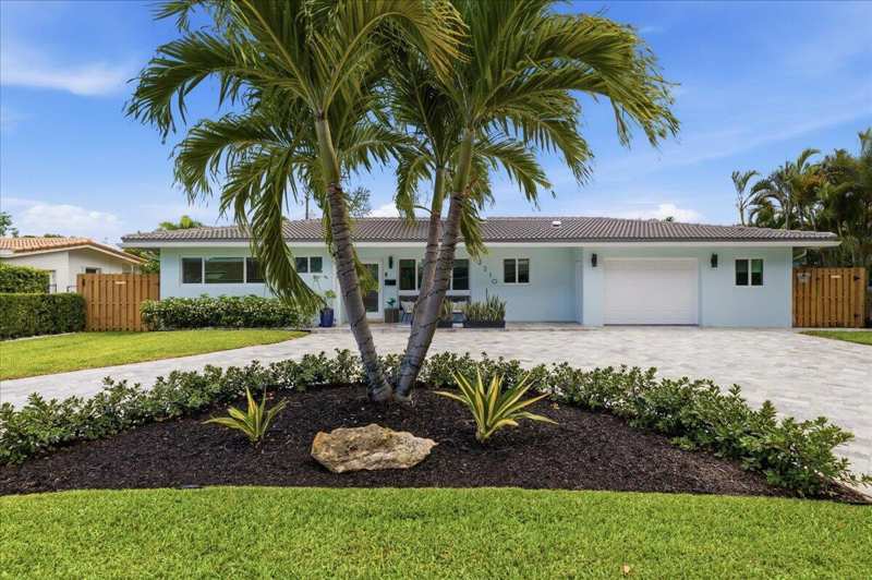 2210 NE 34TH Court, Lighthouse Point FL 33064