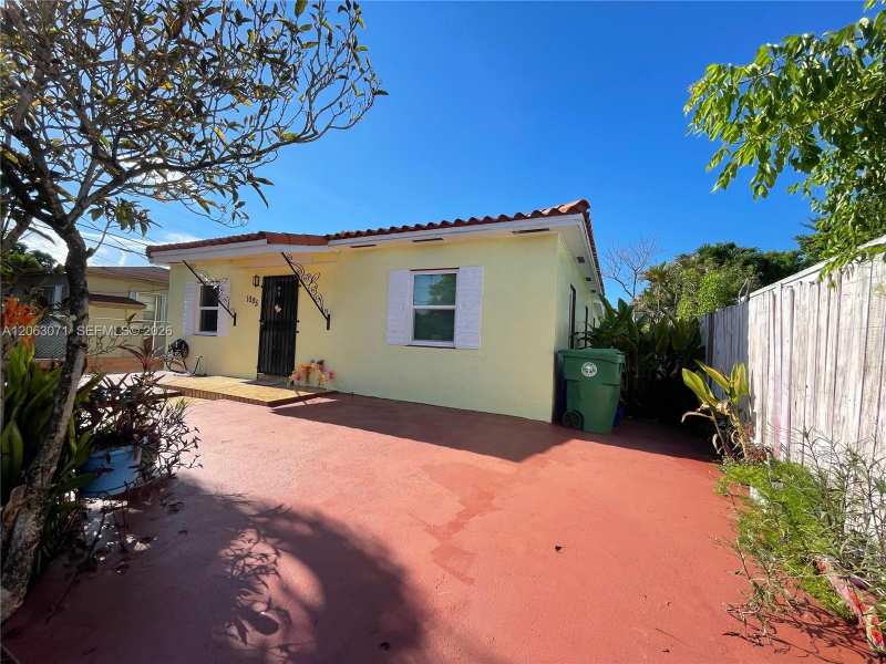 1085 NW 26th St, Miami FL 33127