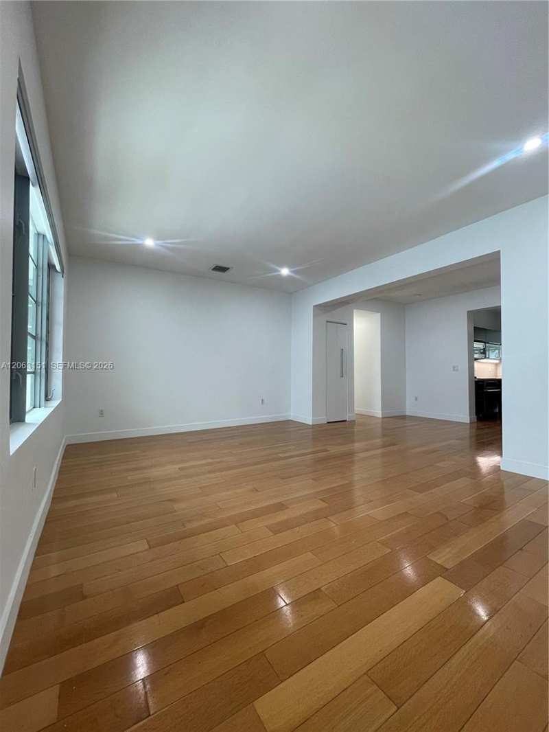 2021 Meridian Ave # 12, Miami Beach FL 33139