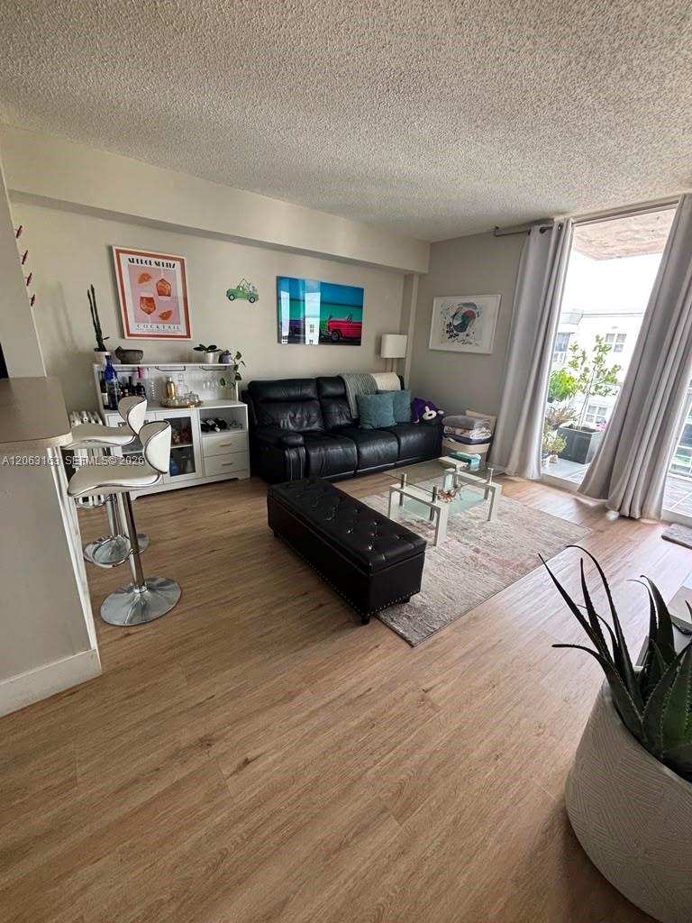 5077 NW 7th St, Miami FL 33126