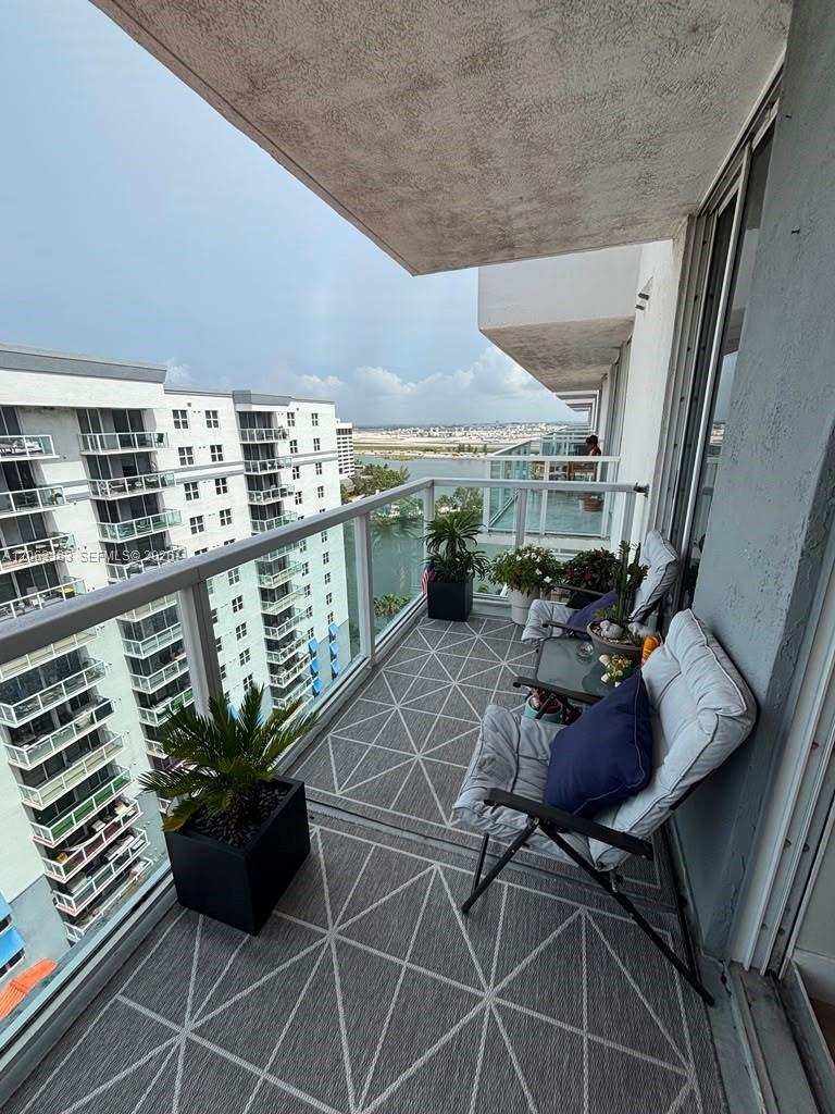 5077 NW 7th St, Miami FL 33126