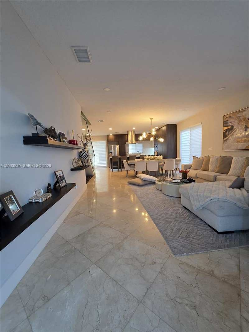 10797 NW 73rd Ter, Doral FL 33178