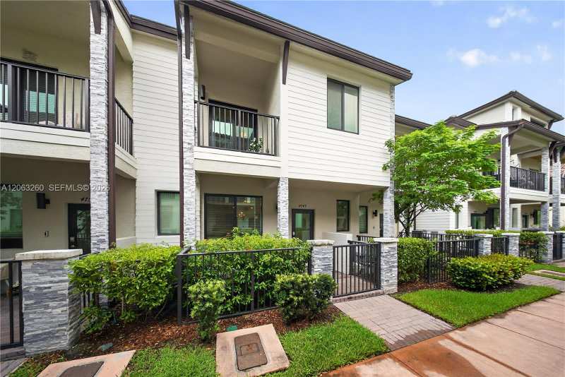 4745 NW 83rd Pkwy, Doral FL 33166