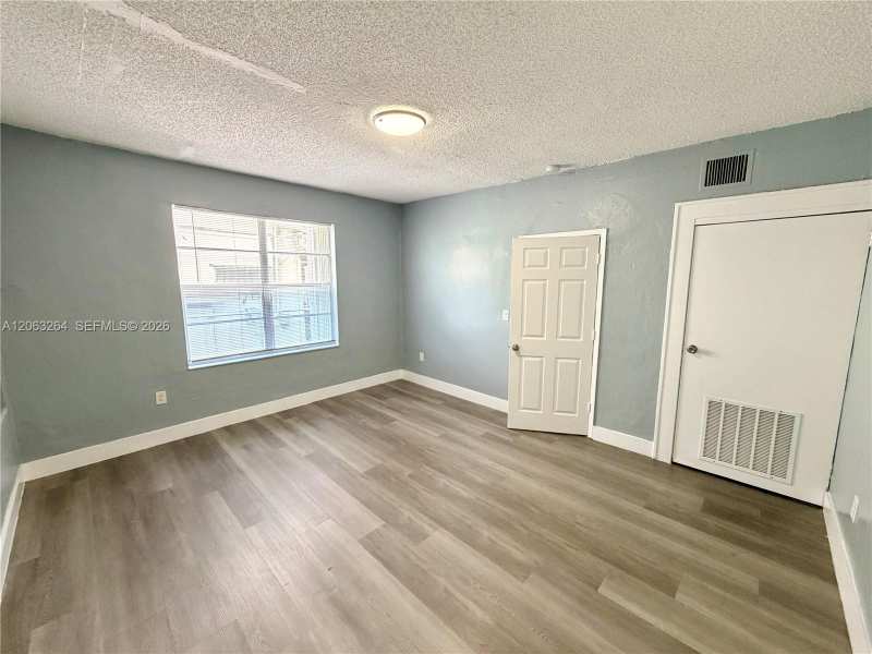 301 SW 10th Ave # 4, Miami FL 33130