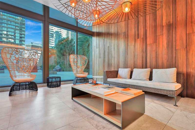 88 SW 7th St # 2106, Miami FL 33130