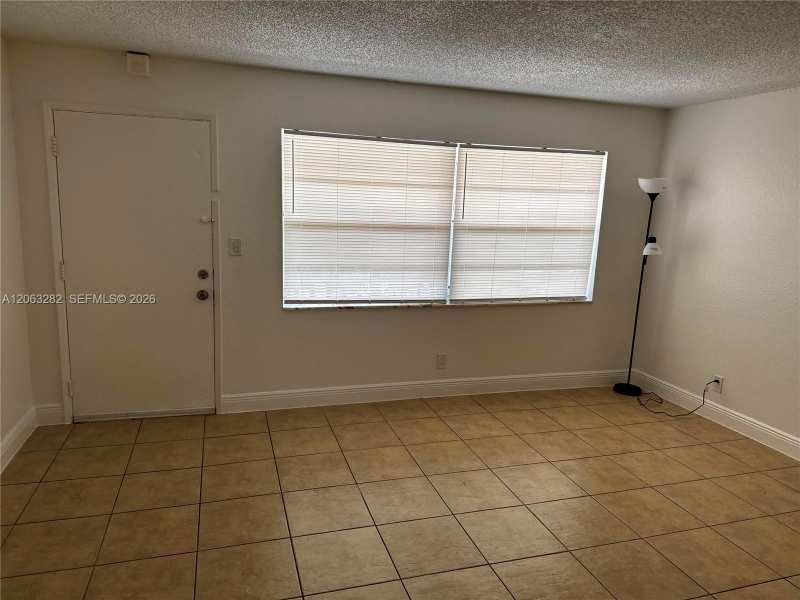 241 SE 9th Ave # 203, Pompano Beach FL 33060
