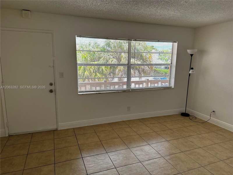 241 SE 9th Ave # 203, Pompano Beach FL 33060