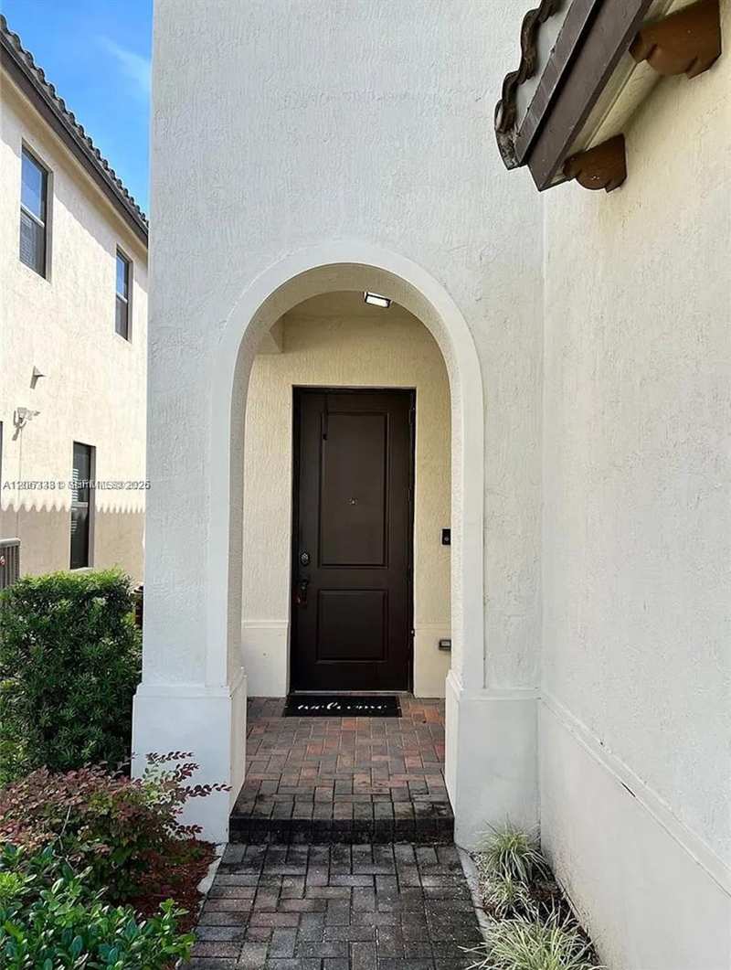 3214 W 97th St # 3214, Hialeah FL 33018