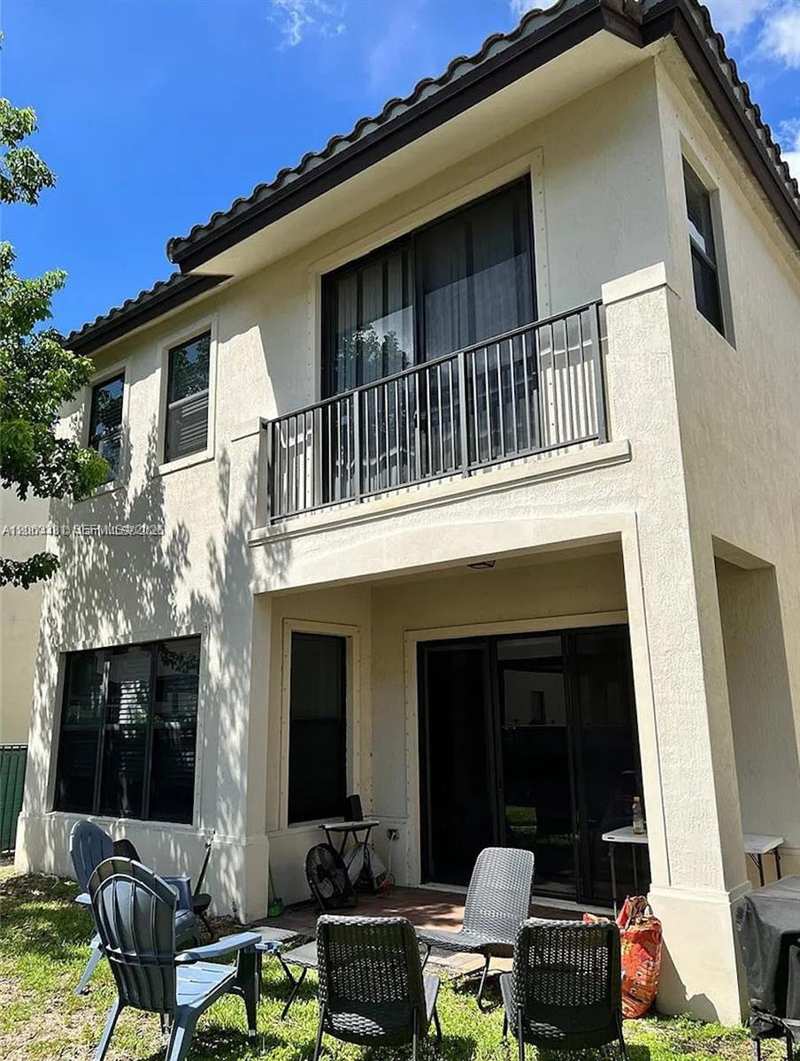 3214 W 97th St # 3214, Hialeah FL 33018
