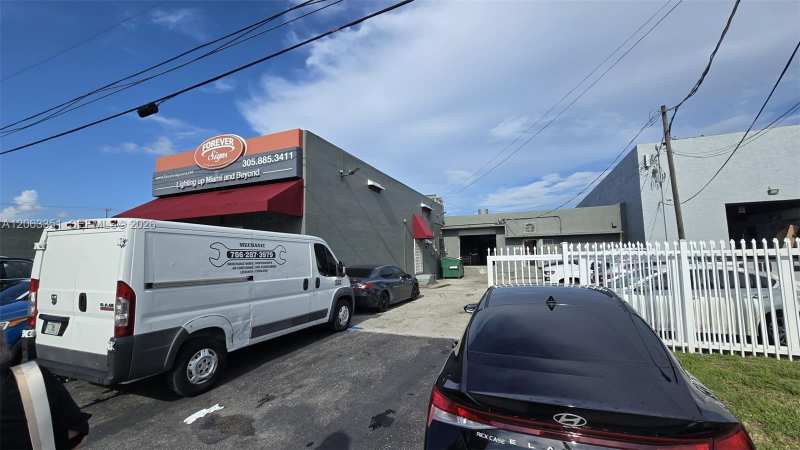 2400 W 3rd Ct, Hialeah FL 33010