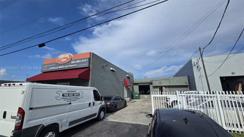 2400 W 3rd Ct, Hialeah FL 33010