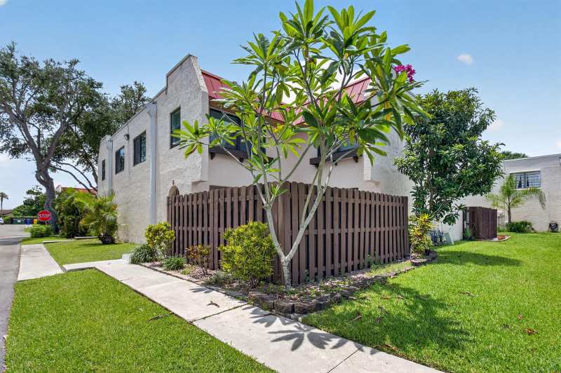 6352 SEVEN SPRINGS Boulevard # B, FL 33463