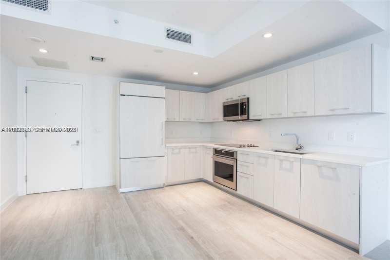 55 SW 9th St # 1907, Miami FL 33130