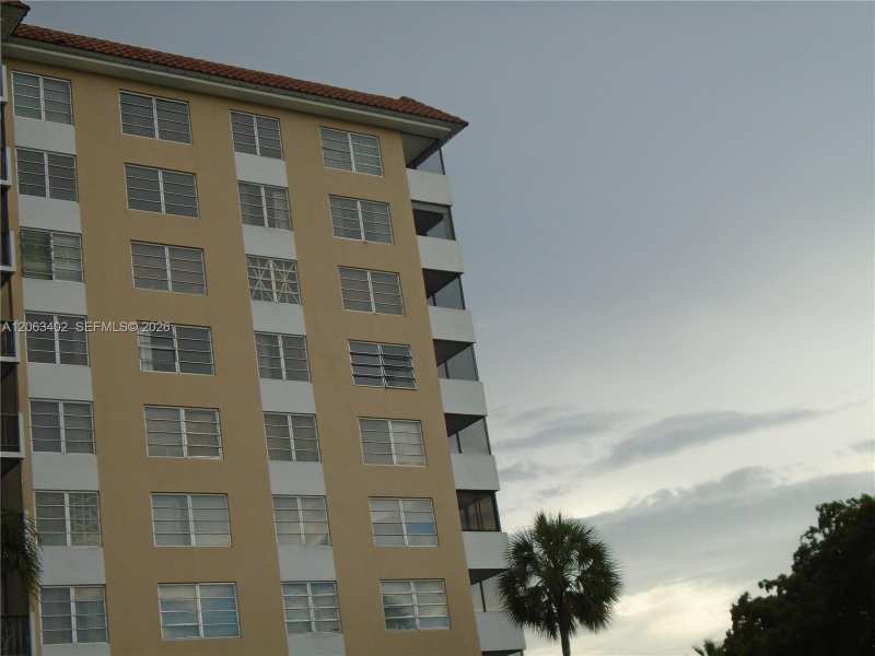 4174 Inverrary Dr # 411, Lauderhill FL 33319
