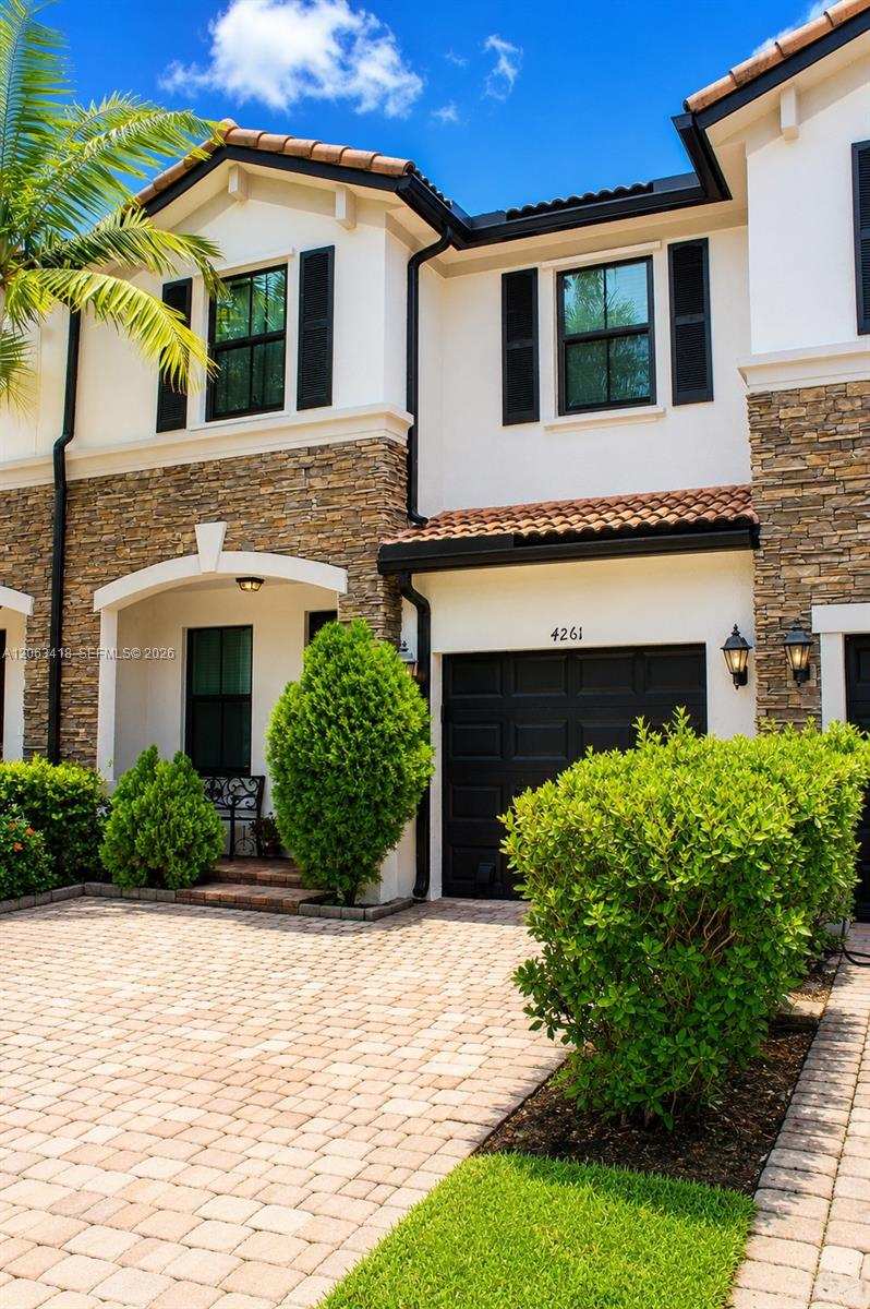 4261 SW 164th Ct, Miami FL 33185