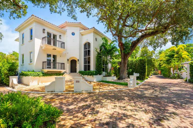 2765 Brickell Court, Miami FL 33129