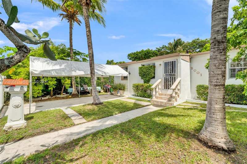 2001 NW 51st St, Miami FL 33142